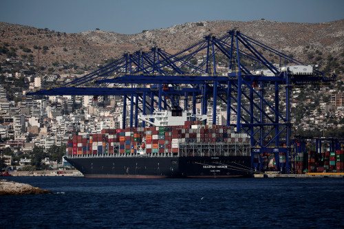 2025-06-13T124633Z_2_LYNXMPEL5C0K5_RTROPTP_4_GREECE-ECONOMY-PORT