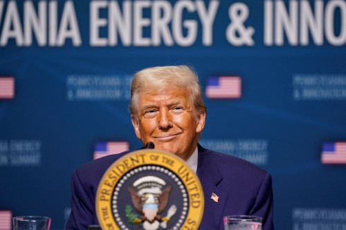 2025-07-15T201709Z_1_LYNXMPEL6E0XQ_RTROPTP_4_USA-TRUMP