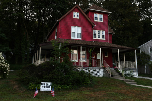 2025-08-18T150419Z_2_LYNXMPEL7H0MI_RTROPTP_4_USA-ECONOMY-HOUSING