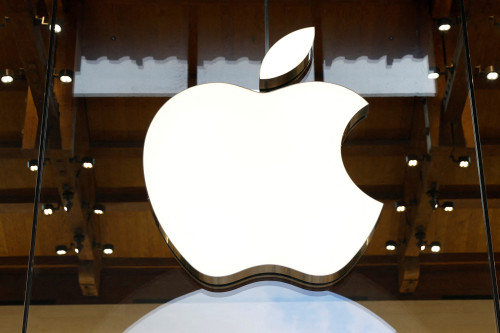2025-09-30T222940Z_2_LYNXNPEL8T13Q_RTROPTP_4_EU-TECH-APPLE