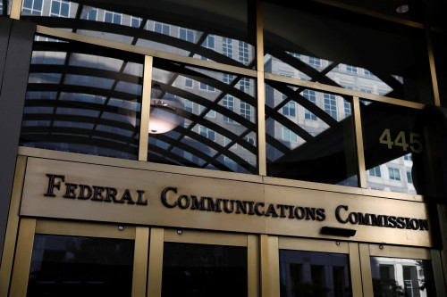 2025-10-01T142019Z_2_LYNXNPEL901W4_RTROPTP_4_USA-BROADCASTERS-FCC