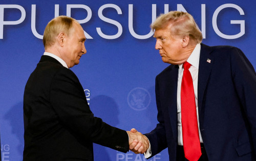 2025-10-16T180159Z_1_LYNXNPEL9F0XE_RTROPTP_4_UKRAINE-CRISIS-TRUMP-PUTIN-1