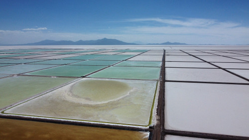 2025-10-21T171943Z_1_LYNXMPEL9K0TY_RTROPTP_4_BOLIVIA-MINING-LITHIUM