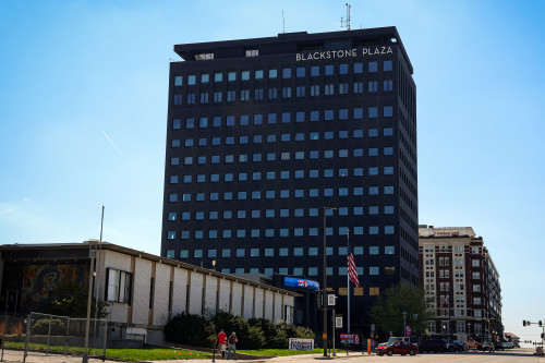 2025-11-03T164543Z_2_LYNXMPELA20TN_RTROPTP_4_BERKSHIRE-BUFFETT