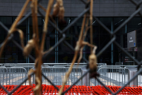 2025-11-24T111244Z_3_LYNXMPELAM002_RTROPTP_4_MIGRATION-USA-NEW-YORK