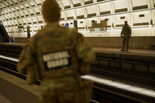 2025-11-28T212442Z_3_LYNXMPELAR0ZJ_RTROPTP_4_USA-SHOOTING