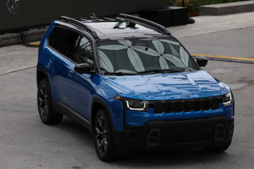 2025-12-11T070433Z_1_LYNXMPELBA09R_RTROPTP_4_AUTOS-STELLANTIS