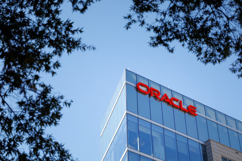 2025-12-12T113457Z_2_LYNXMPELBB0IM_RTROPTP_4_USA-ORACLE-CEO
