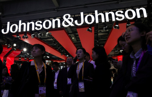 2025-12-23T101444Z_2_LYNXMPELBM05E_RTROPTP_4_CHINA-TRADE-EXPO