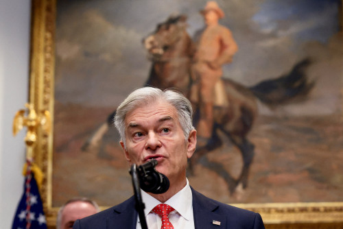 2025-12-29T161826Z_3_LYNXMPELBS0LM_RTROPTP_4_USA-TRUMP-1