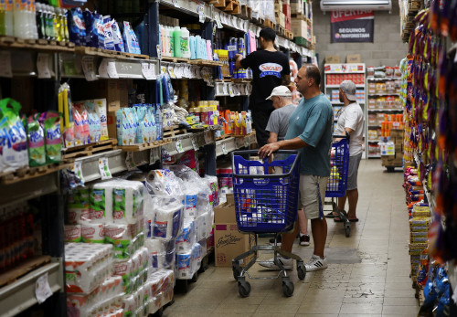 2026-01-16T150938Z_1_LYNXMPEM0F0W0_RTROPTP_4_ARGENTINA-INFLATION