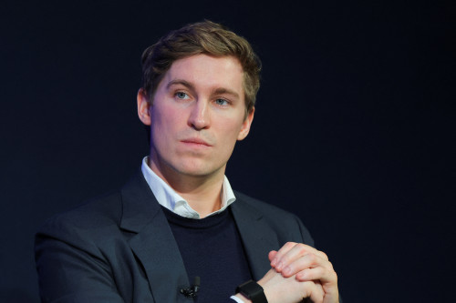 2026-02-04T143215Z_2_LYNXMPEM130YW_RTROPTP_4_DAVOS-MEETING